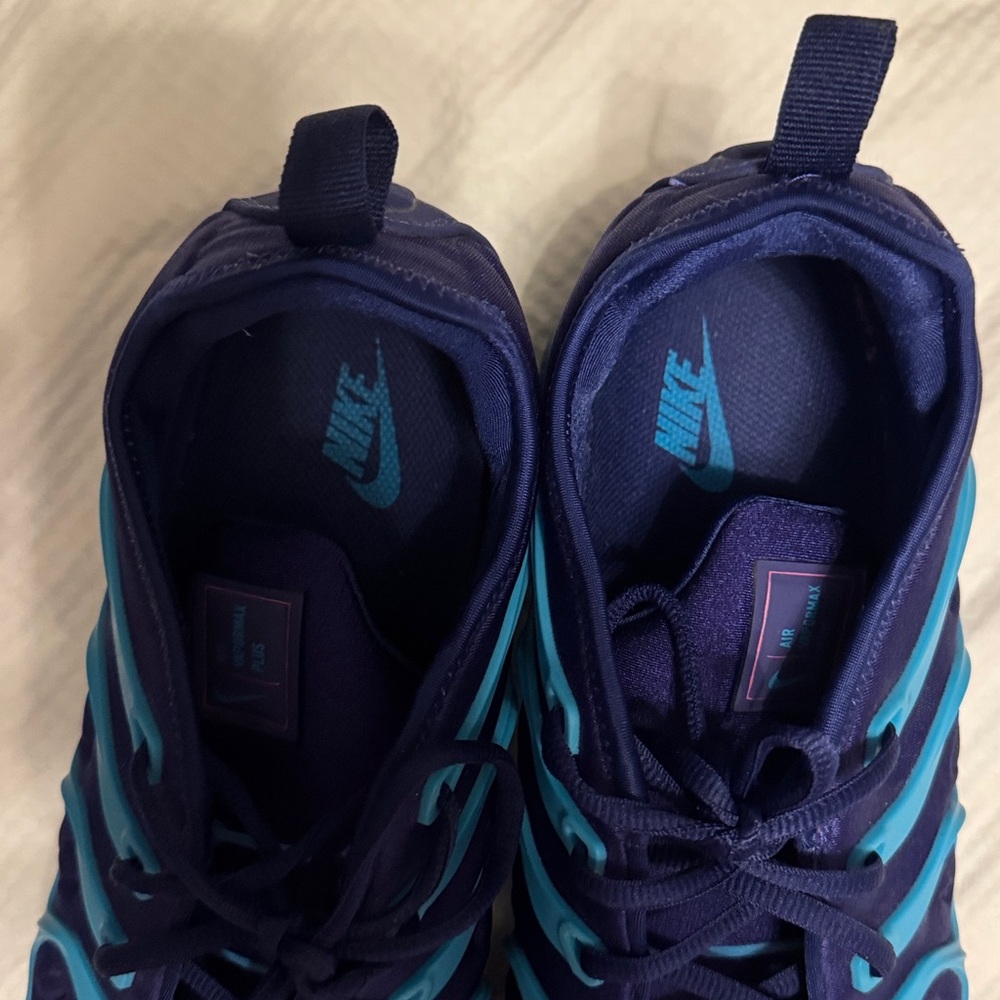 Nike Vibrant Blue and Pink Athletic Shoes - Picture 5 of 7